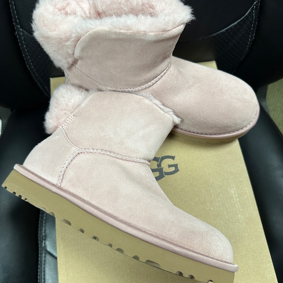 NIB! RARE! UGG Women's Classic Bling Mini Boots In Pink Sheepskin Size US7/EU 38 - Picture 5 of 9